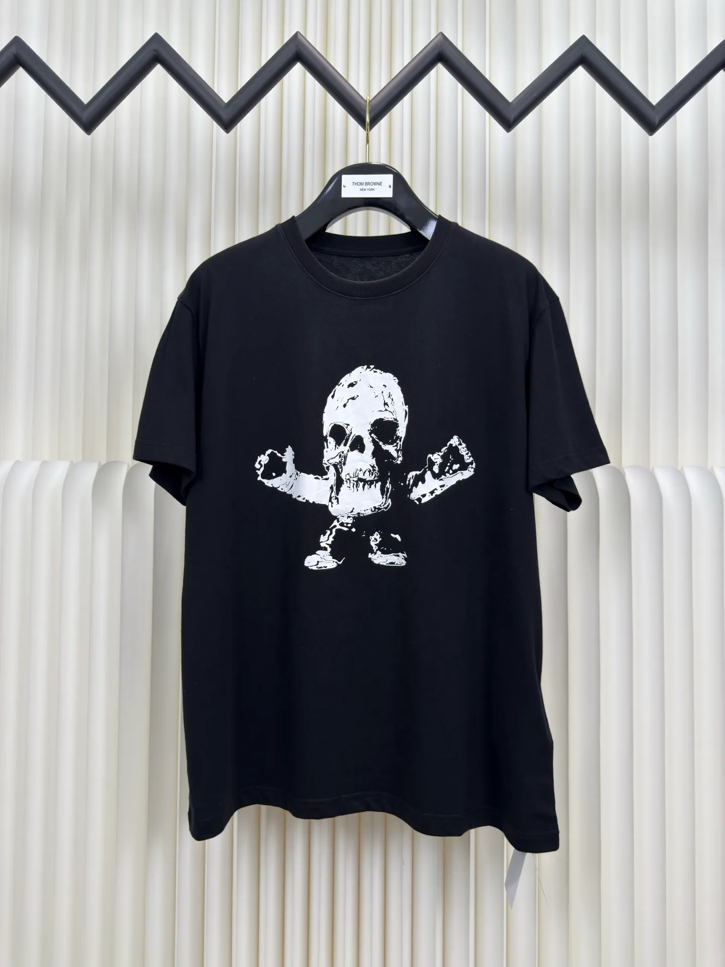 P240 Chrome Hearts FOTI Skull Print Tee Authentic Open Edition - Physical Counter - Top Luxury Quality 🆚 Instant sale of all versions on the market Fabric is made of 26 weave 200g cotton material Printing uses black ink Water slurry printing Customized supporting accessories Size S M L